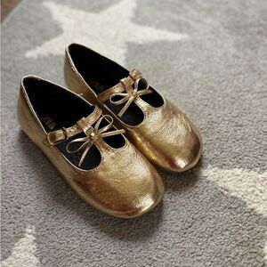 Zara Girls Gold Mary Jane Dress Shoes with Bow